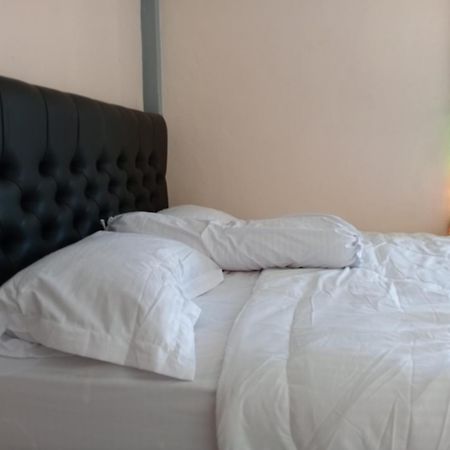Yusilver Guest House Labuan Bajo Bagian luar foto