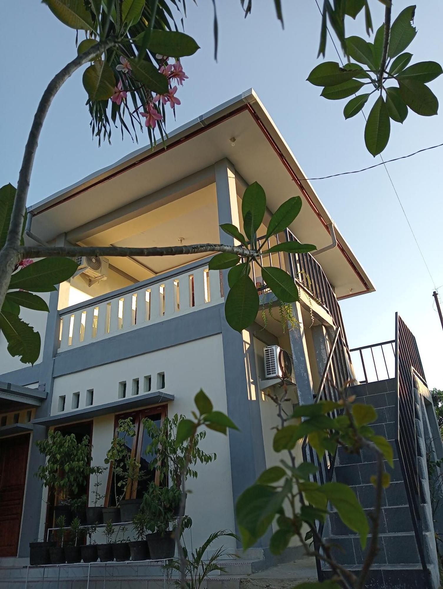 Yusilver Guest House Labuan Bajo Bagian luar foto