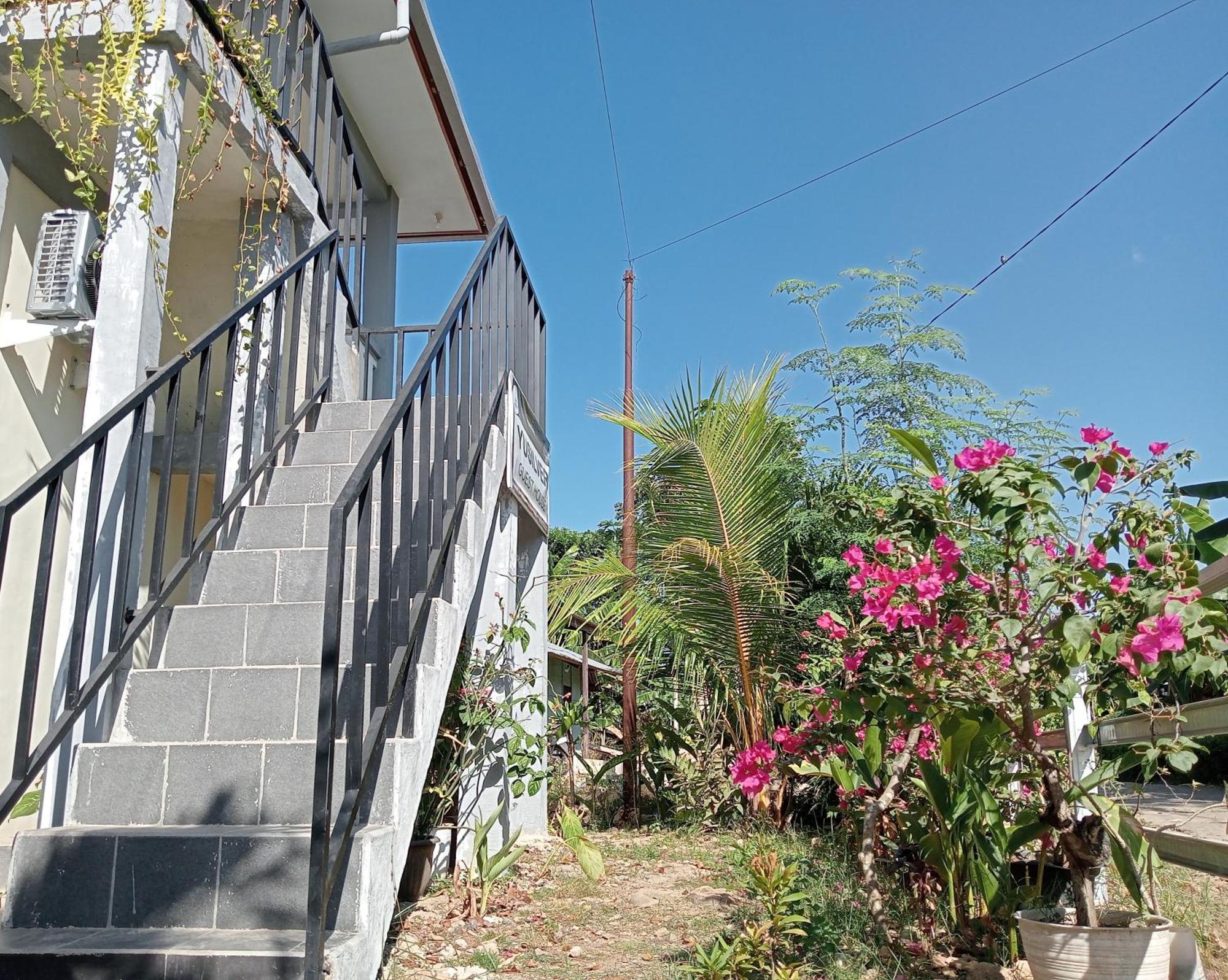 Yusilver Guest House Labuan Bajo Bagian luar foto