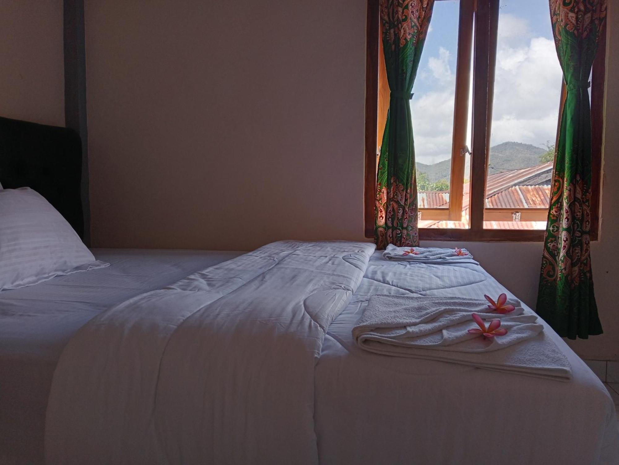 Yusilver Guest House Labuan Bajo Bagian luar foto